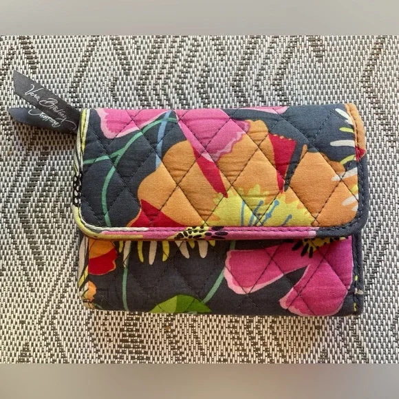 Vera Bradley Pink and Orange Quilted Wallet preowned - Picture 1 of 6